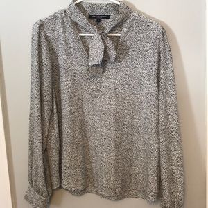 Blouse perfect for work or holidays